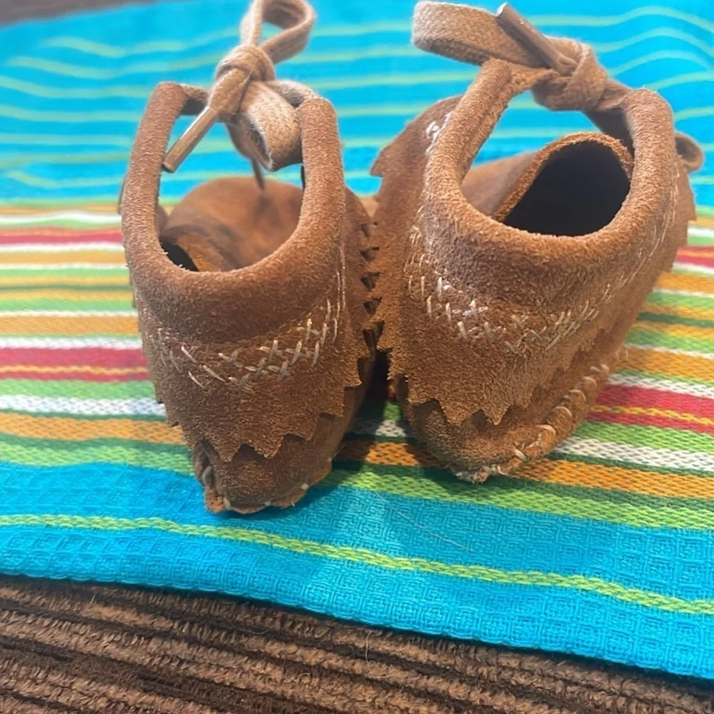 Mango baby Fringed leather boots  Rounded toe. Decorative fringing.